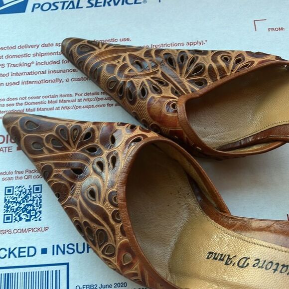 Salvatore D’Anna • Pointed Tooled Leather Heels Size 7 - Picture 5 of 6